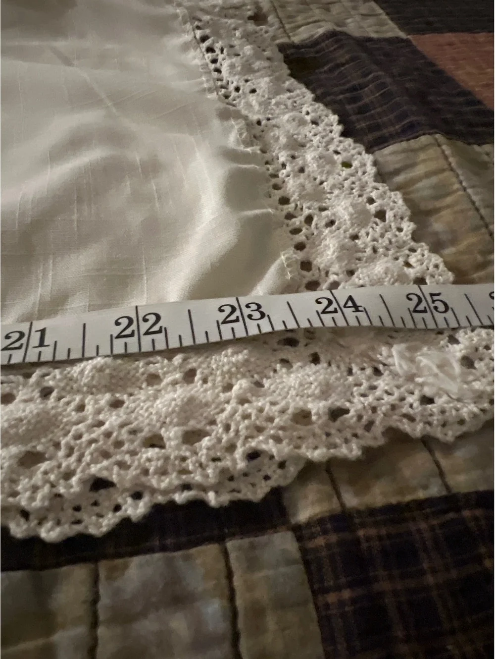 Vintage White Lace Trim runner